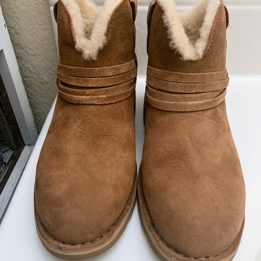 UGG Pasqual Boot - Picture 2 of 4